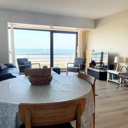 In With Sea View, Cleaning Included Apartment Nieuwpoort