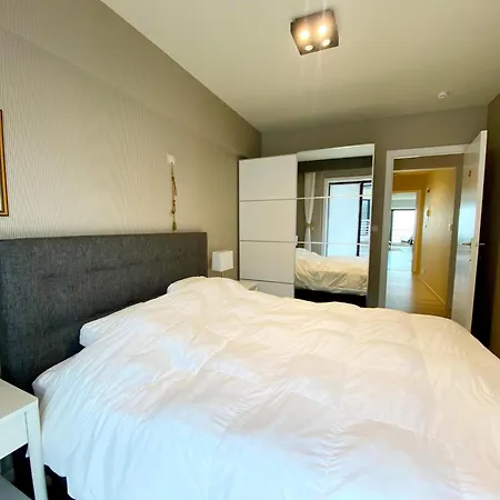 In With Sea View, Cleaning Included Apartment Nieuwpoort