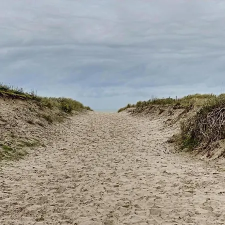 In By The Sea Wall, Cleaning Included Lägenhet